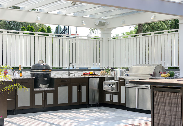 Brown Jordan Outdoor Kitchens | The New American Home
